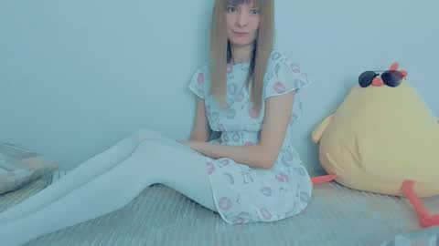 Snapshot of your_caramelka chatting on October 9, 3:37 am Lily online show from October 9, 3:37 am