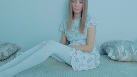 Snapshot of your_caramelka chatting on October 16, 4:13 am Lily online show from October 16, 4:13 am