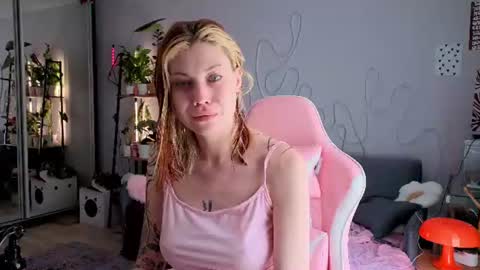 Snapshot of your_corvus chatting on June 23, 12:14 pm your_corvus online show from June 23, 12:14 pm