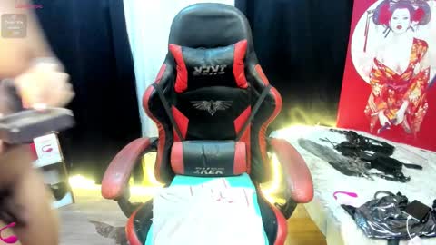 Snapshot of your_dreamasian chatting on September 16, 11:39 pm YourSeductiveWife online show from September 16, 11:39 pm