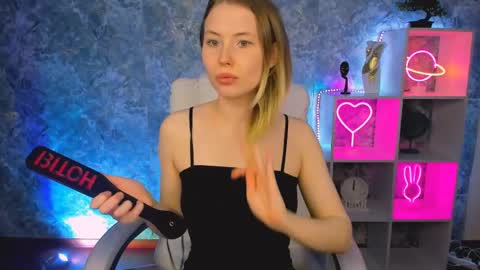 Ella online show from March 12, 12:44 pm