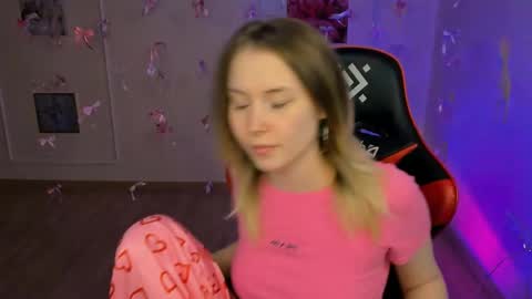 Ella online show from April 13, 8:53 am