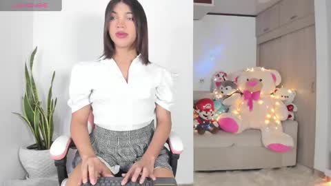 Snapshot of your_favorite_doll_ chatting on September 11, 10:54 pm Eliza online show from September 11, 10:54 pm