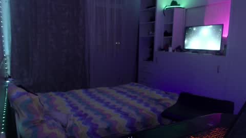 Snapshot of your_horny_friends chatting on December 22, 4:17 am Your Horny Friends online show from December 22, 4:17 am