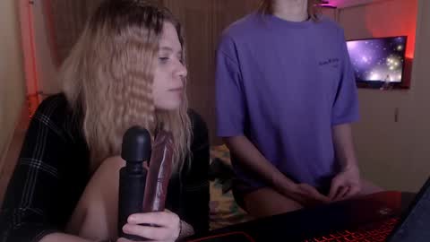 Snapshot of your_horny_friends chatting on January 14, 12:33 am Your Horny Friends online show from January 14, 12:33 am