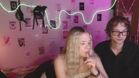 Snapshot of your_horny_friends chatting on October 12, 4:39 pm Your Horny Friends online show from October 12, 4:39 pm