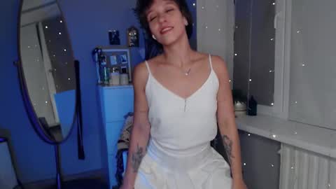 Snapshot of your_hot_ex chatting on September 25, 7:39 pm Alex and Kris long hair online show from September 25, 7:39 pm