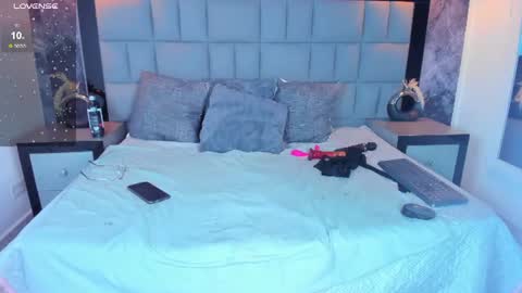 Snapshot of your_lady_milf chatting on June 11, 12:32 am your_lady_milf online show from June 11, 12:32 am