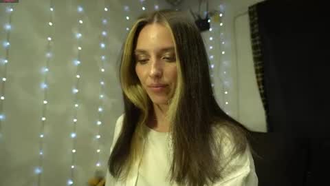 Snapshot of your_little_flexible_girl chatting on June 13, 9:02 pm Meri online show from June 13, 9:02 pm