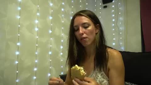 Snapshot of your_little_flexible_girl chatting on June 27, 8:47 pm Meri online show from June 27, 8:47 pm
