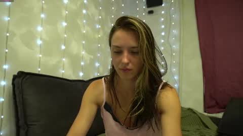 Snapshot of your_little_flexible_girl chatting on July 19, 8:12 pm Meri online show from July 19, 8:12 pm