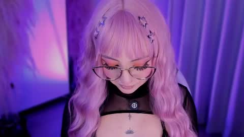 Cami independent model online show from June 18, 9:25 am