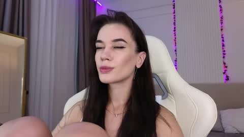 Jessica Loyd online show from March 30, 9:43 am