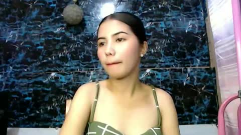 Snapshot of your_petite_miah07 chatting on February 23, 3:26 am your_petite_miah07 online show from February 23, 3:26 am