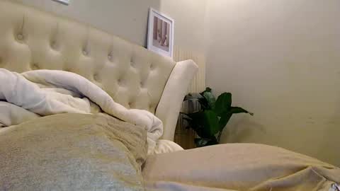 Snapshot of your_pov chatting on February 9, 6:17 am Lena online show from February 9, 6:17 am