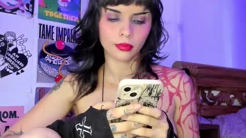 Snapshot of your_rosenrot chatting on September 8, 10:09 pm Daniela Help me reach 100 likes online show from September 8, 10:09 pm