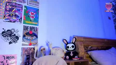 Snapshot of your_rosenrot chatting on October 5, 3:05 am Daniela Help me reach 100 likes online show from October 5, 3:05 am