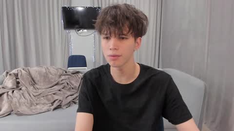 your_shy_guy online show from January 6, 7:56 pm