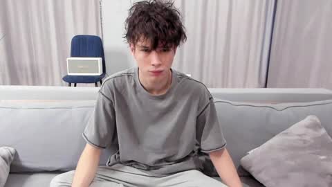 your_shy_guy online show from January 23, 7:54 am