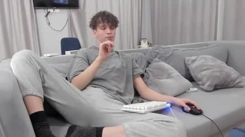 your_shy_guy online show from February 20, 6:57 pm