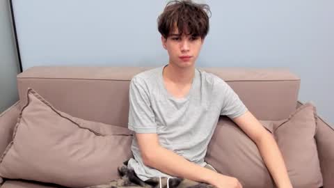 your_shy_guy online show from November 6, 5:30 am