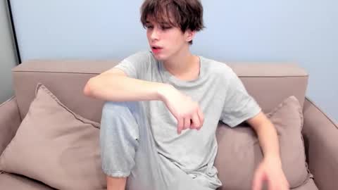 your_shy_guy online show from November 29, 8:23 pm