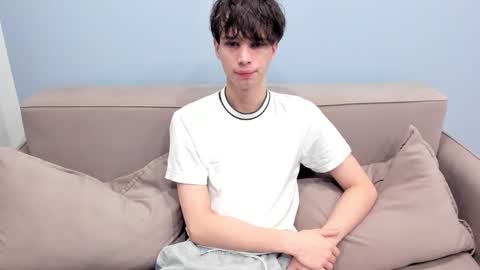 your_shy_guy online show from February 4, 9:09 pm