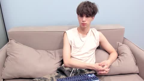 your_shy_guy online show from February 13, 7:10 pm