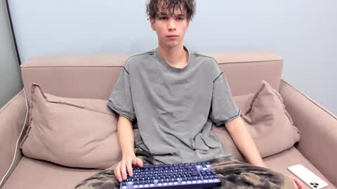 your_shy_guy online show from February 22, 9:13 pm