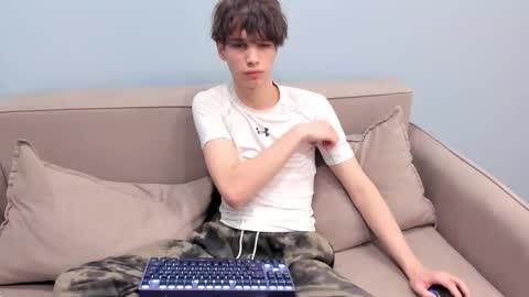 your_shy_guy online show from February 26, 5:17 am