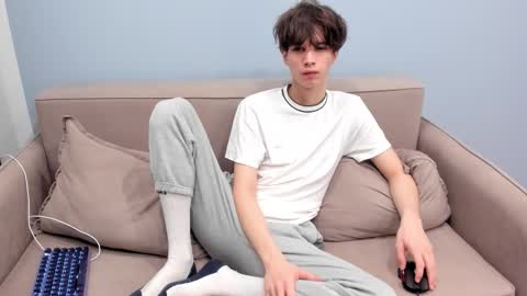 your_shy_guy online show from February 28, 7:37 pm