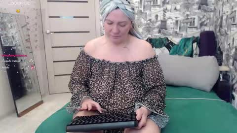 Snapshot of your_space_hot chatting on February 24, 1:03 am Ammy online show from February 24, 1:03 am