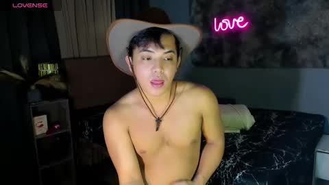 Snapshot of yourasian_bradley chatting on January 8, 4:26 am yourasian_bradley online show from January 8, 4:26 am