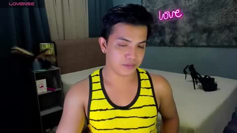 Snapshot of yourasian_bradley chatting on January 10, 10:14 pm yourasian_bradley online show from January 10, 10:14 pm