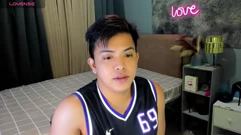 Snapshot of yourasian_bradley chatting on February 5, 2:05 am yourasian_bradley online show from February 5, 2:05 am