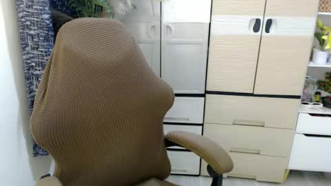 Snapshot of yourasian_eric chatting on February 20, 8:09 pm yourasian_eric online show from February 20, 8:09 pm