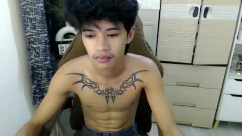 Snapshot of yourasian_eric chatting on February 23, 7:00 pm yourasian_eric online show from February 23, 7:00 pm