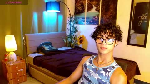 Snapshot of yourasiancarl chatting on December 22, 3:42 pm yourasiancarl online show from December 22, 3:42 pm