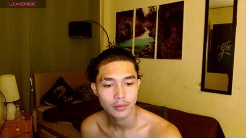 Snapshot of yourasiancarl chatting on January 10, 12:18 pm yourasiancarl online show from January 10, 12:18 pm