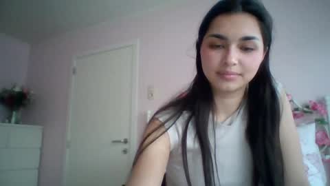 yourbella37 online show from May 18, 7:09 pm