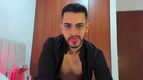 Snapshot of yourboynextdoor1 chatting on January 1, 12:00 am YOURBOYNEXTDOOR online show from January 1, 12:00 am