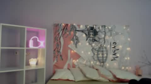 Snapshot of yourdreamcristal chatting on February 19, 1:39 pm yourdreamcristal online show from February 19, 1:39 pm