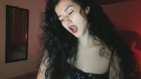 yourdreamgirl2025 online show from April 14, 12:05 am