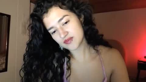 yourdreamgirl2025 online show from June 3, 12:46 am