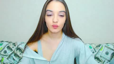 Adele online show from April 10, 7:02 am