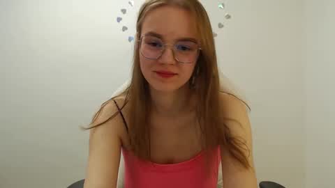 Snapshot of yourdreamray chatting on October 4, 5:33 pm Lana online show from October 4, 5:33 pm