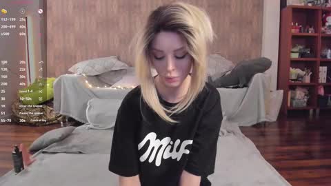 Mary online show from November 8, 10:48 am