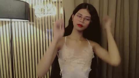 Snapshot of yourfavoratevivian chatting on October 28, 2:59 am Vivian online show from October 28, 2:59 am