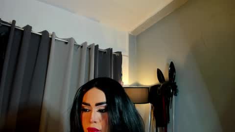 Snapshot of yourfiercemistress chatting on November 25, 11:27 pm not into STINGY and CHEAP people online show from November 25, 11:27 pm