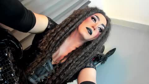 Snapshot of yourfiercemistress chatting on November 28, 10:56 pm not into STINGY and CHEAP people online show from November 28, 10:56 pm